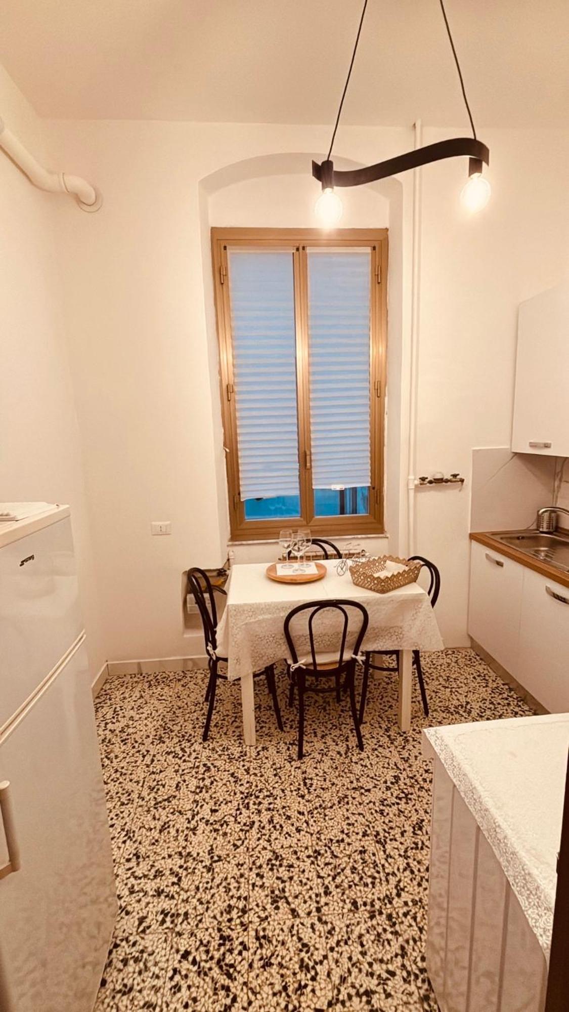 Appartamento Retro-Chic In La Spezia Luaran gambar